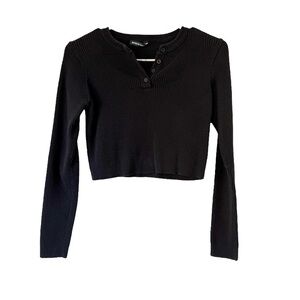 Brandy Melville Women’s Long sleeve Cropped Henley Top Ribbed Black  Medium?
